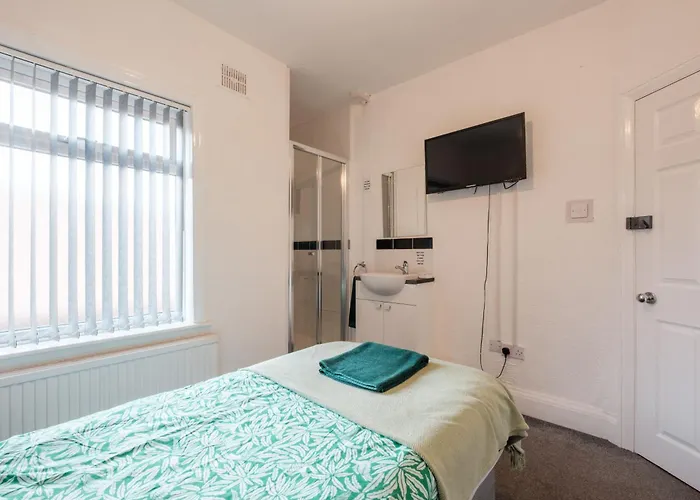 Oyo The Pickering Park Hotel