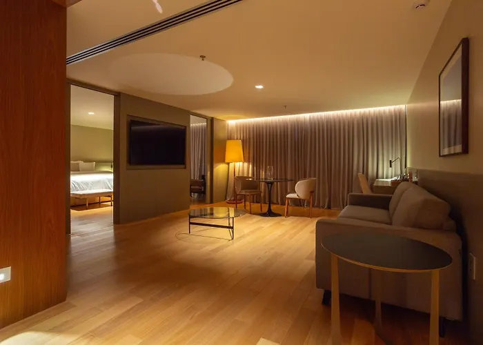 Mona Hotel