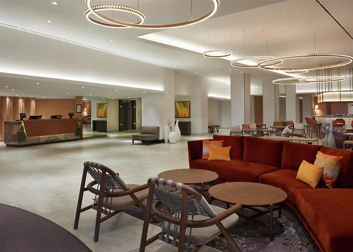 Hilton Toronto Airport Hotel & Suites