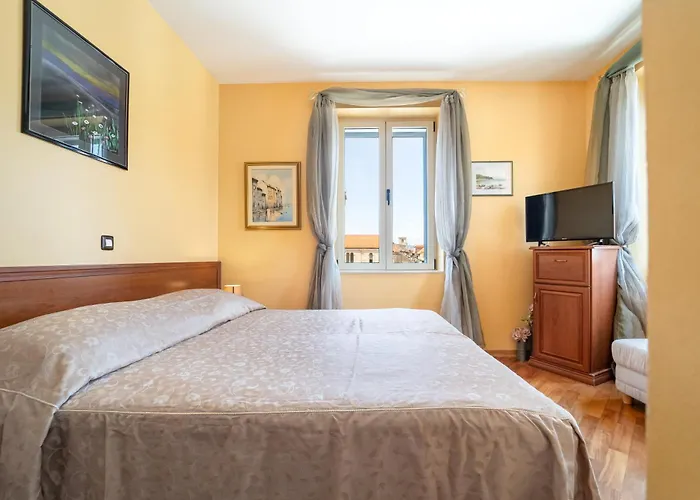 Hotel Peristil