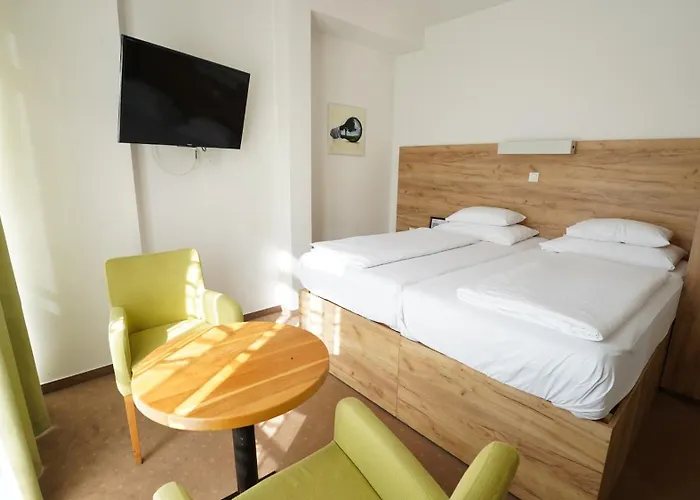 Hotel Argument