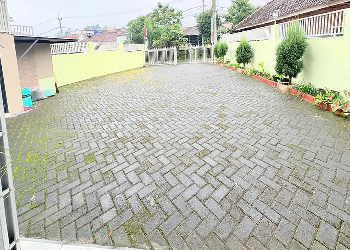 Reddoorz Syariah At Nusa Indah Near Bns