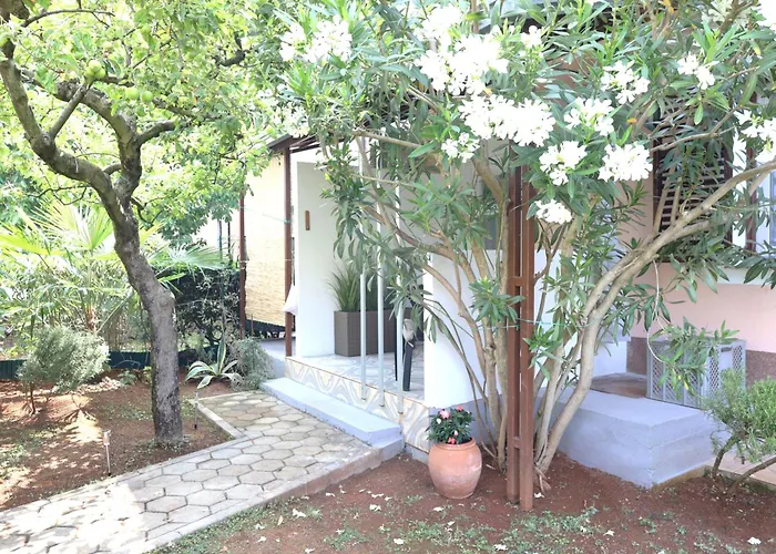 Ana House With Apartments Umag