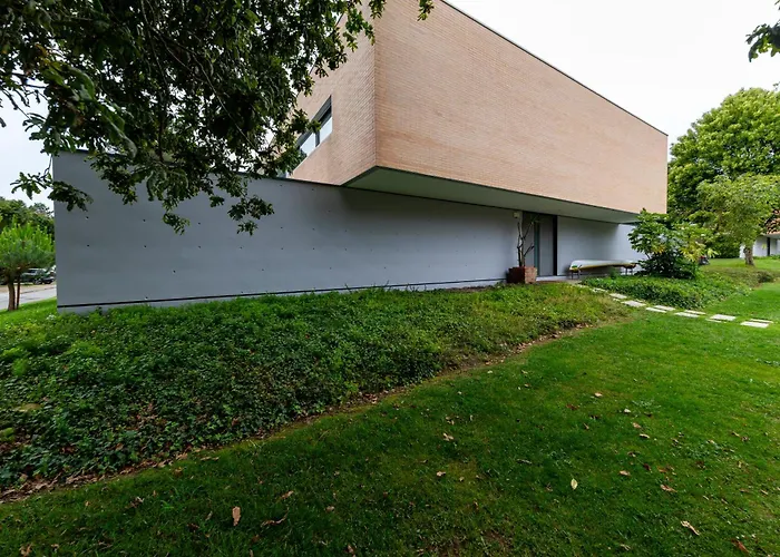 125 House - Swimming Pool, Tennis, Golf & Nature