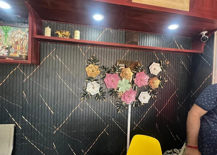 Vadamalai Nest Near Bus Stand