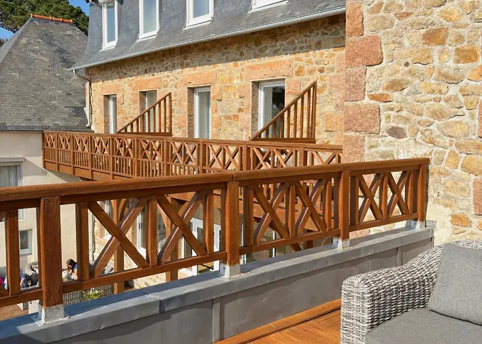 Logis Hotel Saint Guirec Et De La Plage