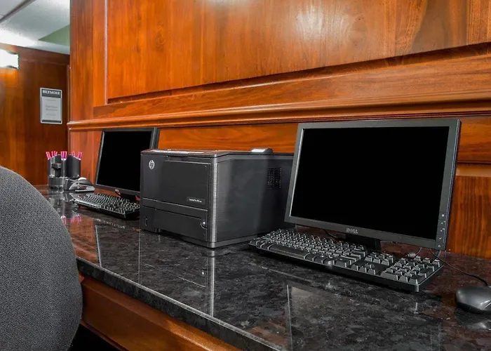 Comfort Suites Outlet Center