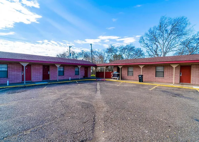 Capital O Hotel Beeville - Us 181