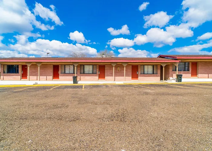 Capital O Hotel Beeville - Us 181