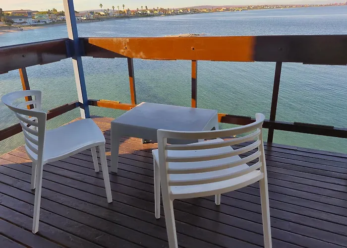 Hoedjiesbaai Hotel