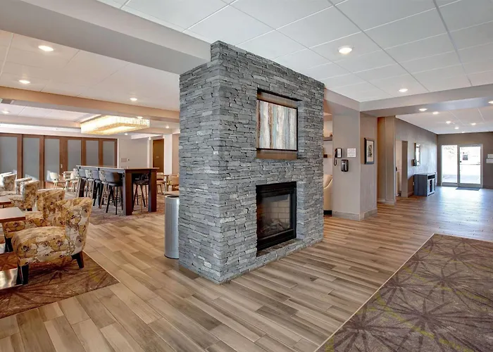 Ramada By Wyndham St Paul Ab