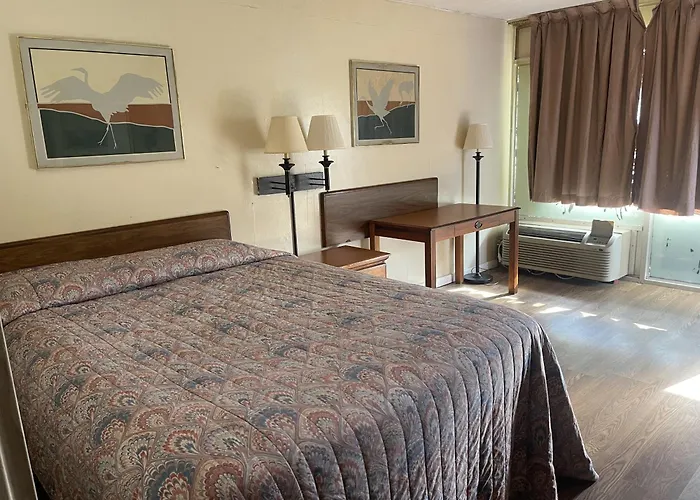 Tyler Inn & Suites