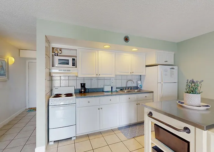 Mariners Cove 302