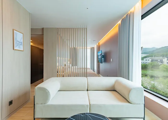 Hound Hotel Hyeoksindosi Branch