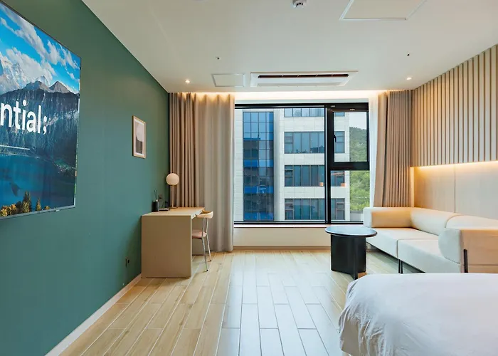 Hound Hotel Hyeoksindosi Branch