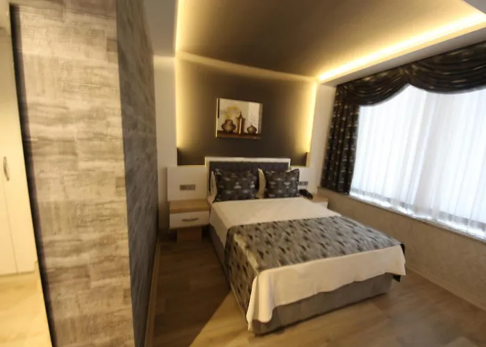 Golden Rose Deluxe Hotel