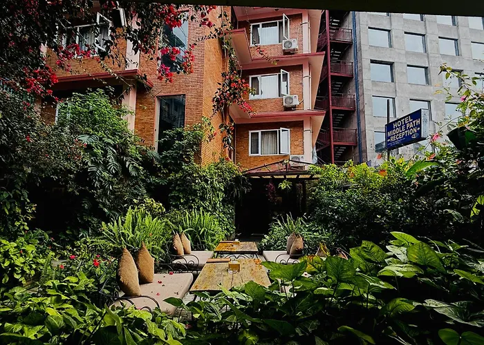 Hotel Middle Path & Spa