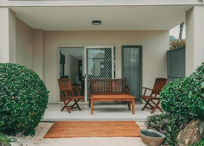 Moana Sands Beachfront Hotel
