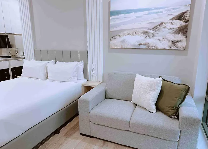 Belmoral Corporate Suites (Adults Only)