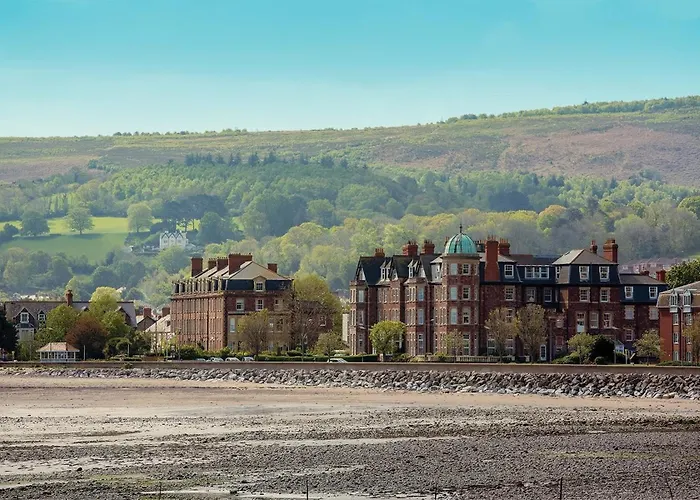 Foxes Hotel & Academy