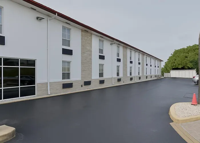 Belmont Inn&Suites