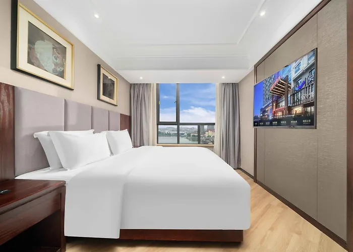 Huzhou Wealth Hotel