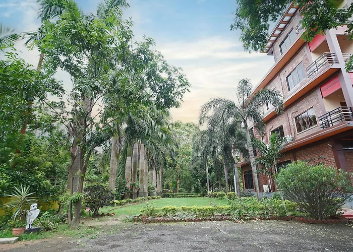 Whispering Woods Inn - Stay & Enjoy In Nature !