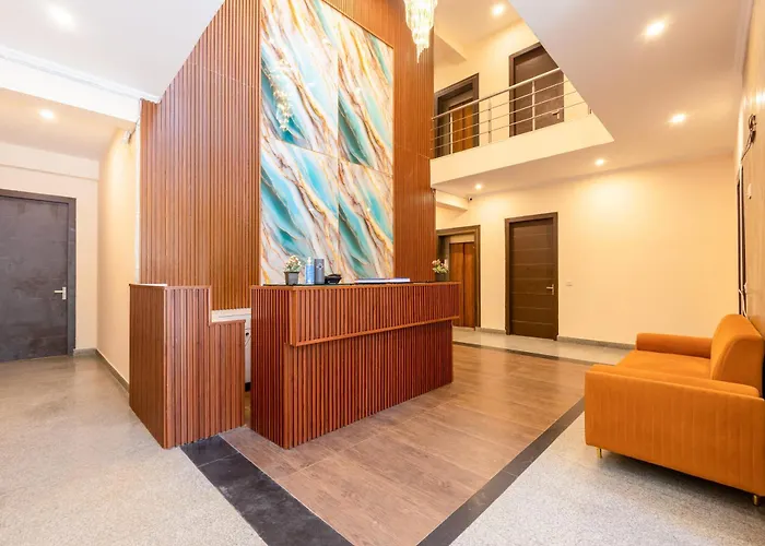 Limewood Stay Premier Golf Course Road -Sector 42