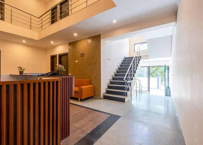 Limewood Stay Premier Golf Course Road -Sector 42