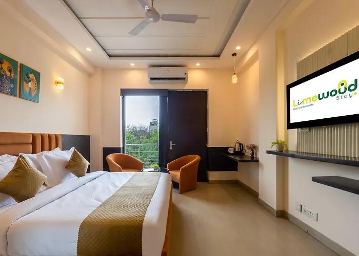 Limewood Stay Premier Golf Course Road -Sector 42