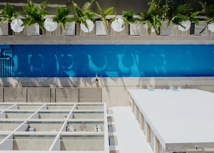 Seasons Hotel (Adults Only)