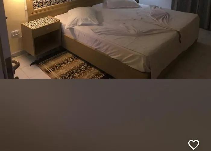 Corniche Hotel & Restaurant