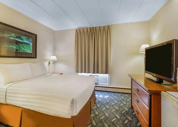 Travelodge By Wyndham Niagara Falls At The Falls