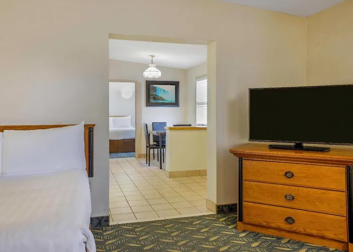 Travelodge By Wyndham Niagara Falls At The Falls