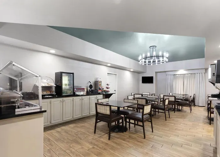 Wingate By Wyndham Greensboro-Coliseum