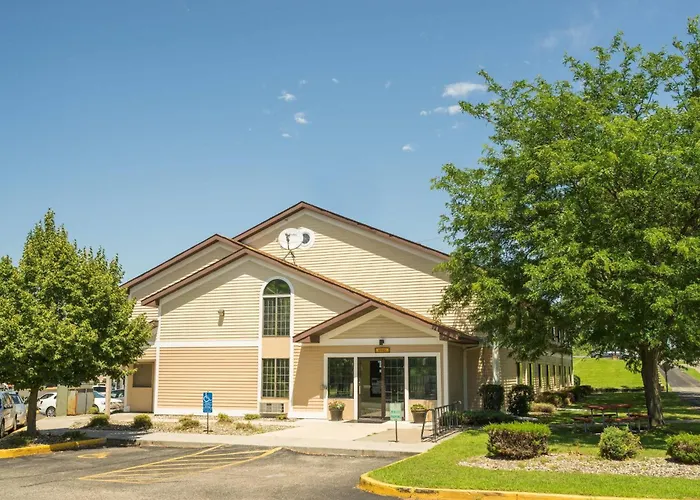 Super 8 By Wyndham Red Wing Hotel