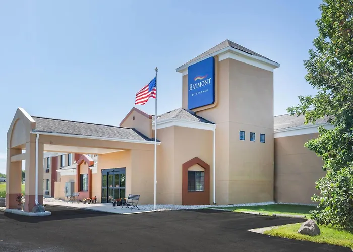 Baymont Inn & Suites By Wyndham Mukwonago