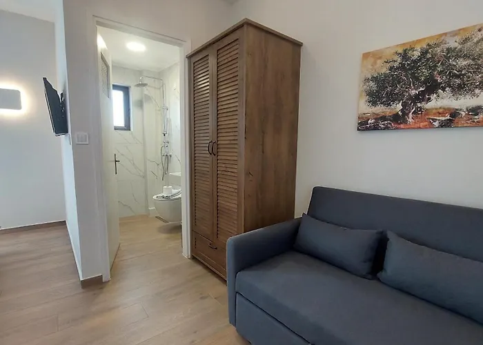 Hotel Avra