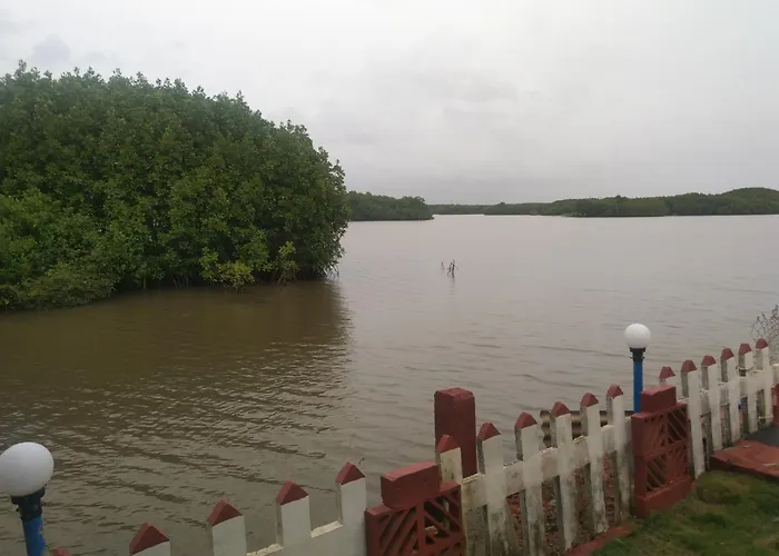 River Lounge Resort