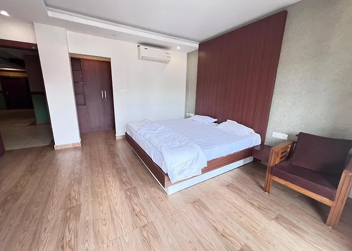 Near Calicut International Airport - Hotel Faris