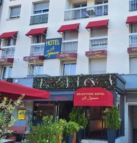 Square Hotel