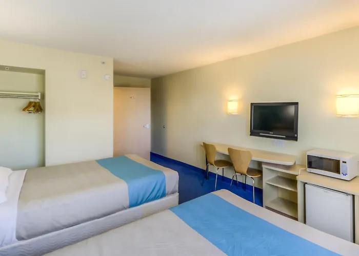 Super 8 By Wyndham Estevan