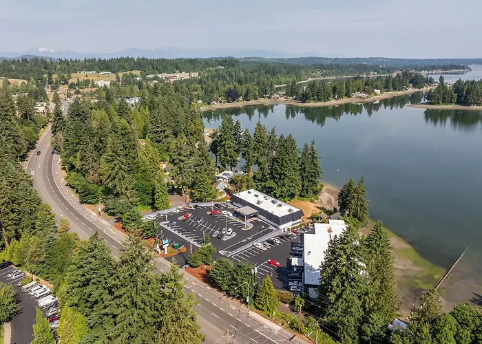 Oyster Bay Inn & Suites Bremerton