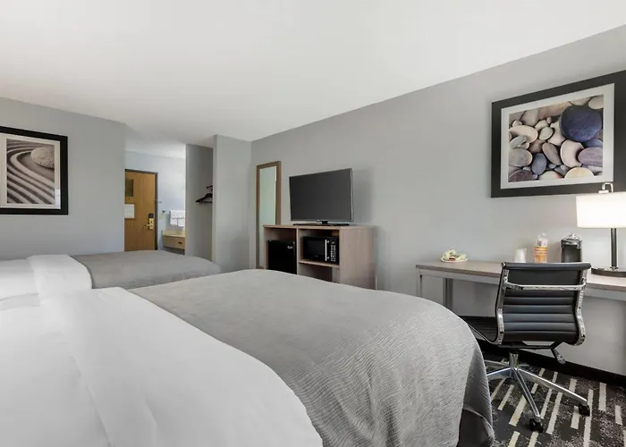 Quality Inn Chesterton Near Indiana Dunes National Park I-94