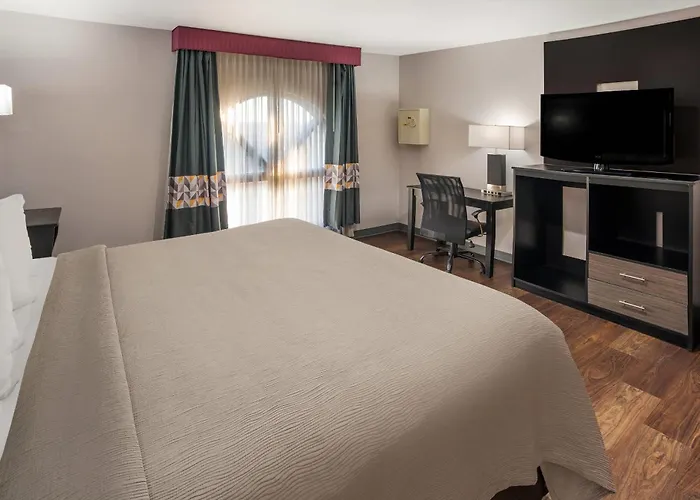 Quality Inn & Suites Cincinnati I-275