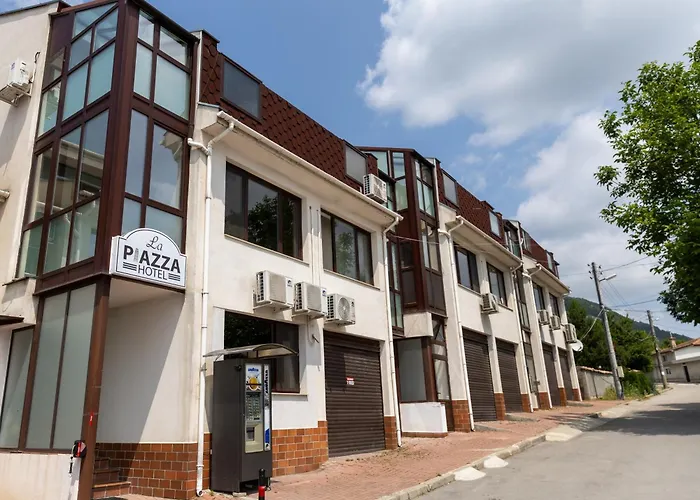 La Piazza Hotel