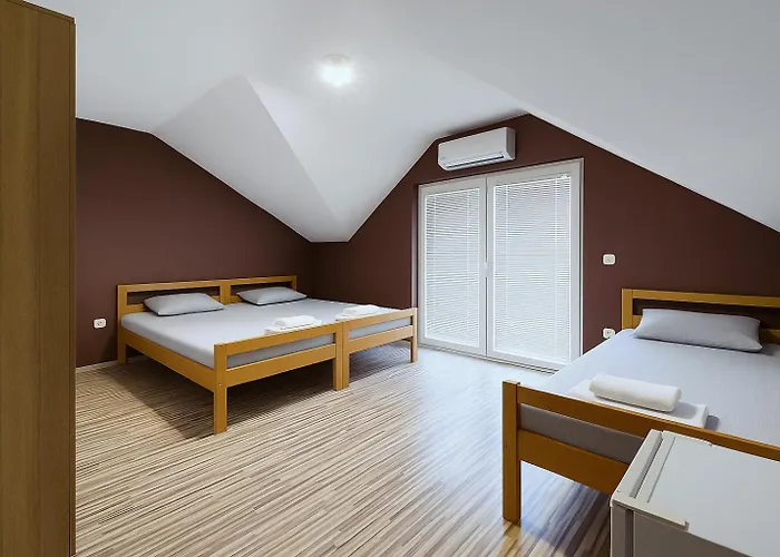 Struga Rooms-Dhoma-Sobi