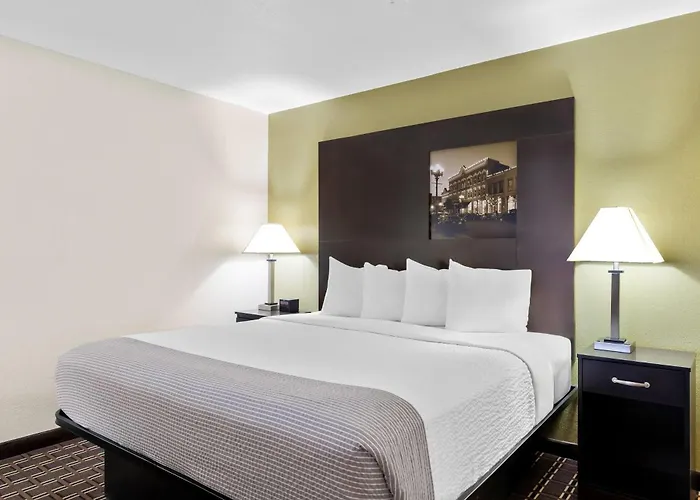 Super 8 By Wyndham La Crosse