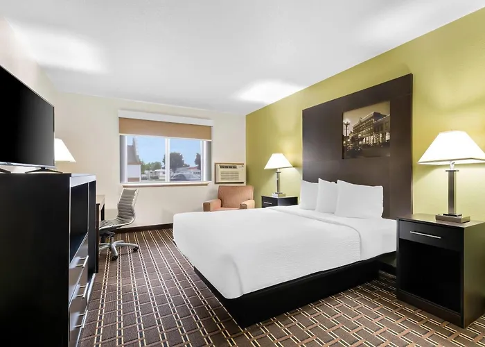 Super 8 By Wyndham La Crosse
