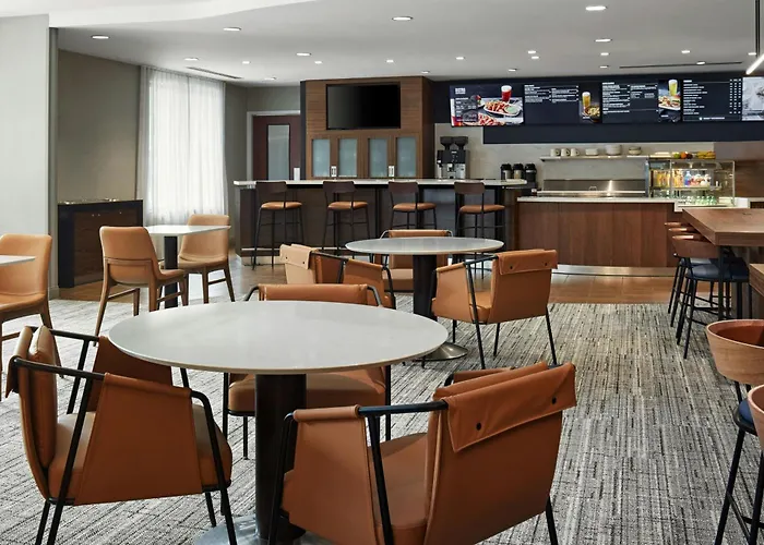 Courtyard By Marriott Hamilton